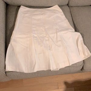 White skirt, size 4 Ann Taylor. Great condition